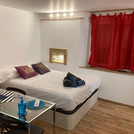 Malaguena Salerosa "Apartamento - Estudio Con Terraza" En Casa Tipica De 1 A 4 Dormitorios マラガ エクステリア 写真