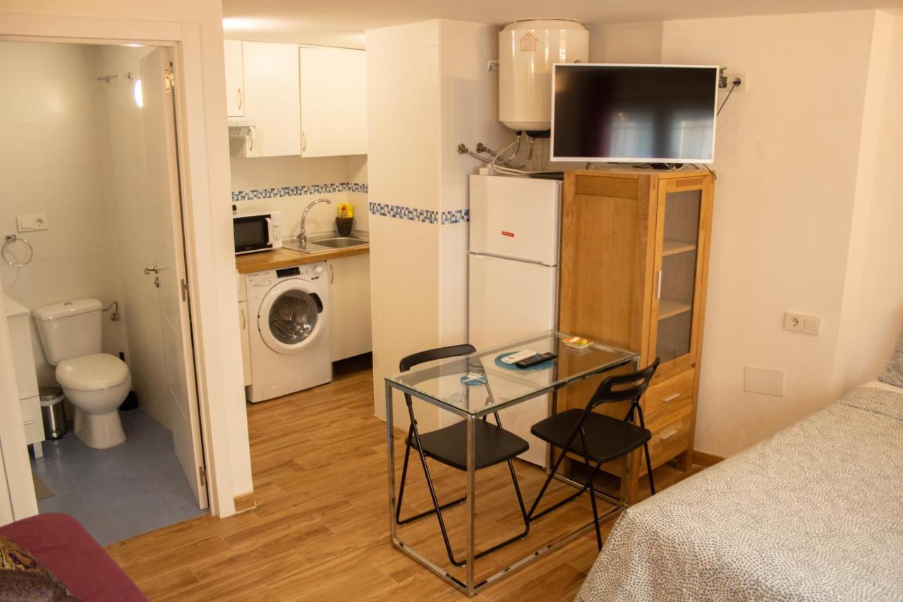 Malaguena Salerosa "Apartamento - Estudio Con Terraza" En Casa Tipica De 1 A 4 Dormitorios マラガ エクステリア 写真